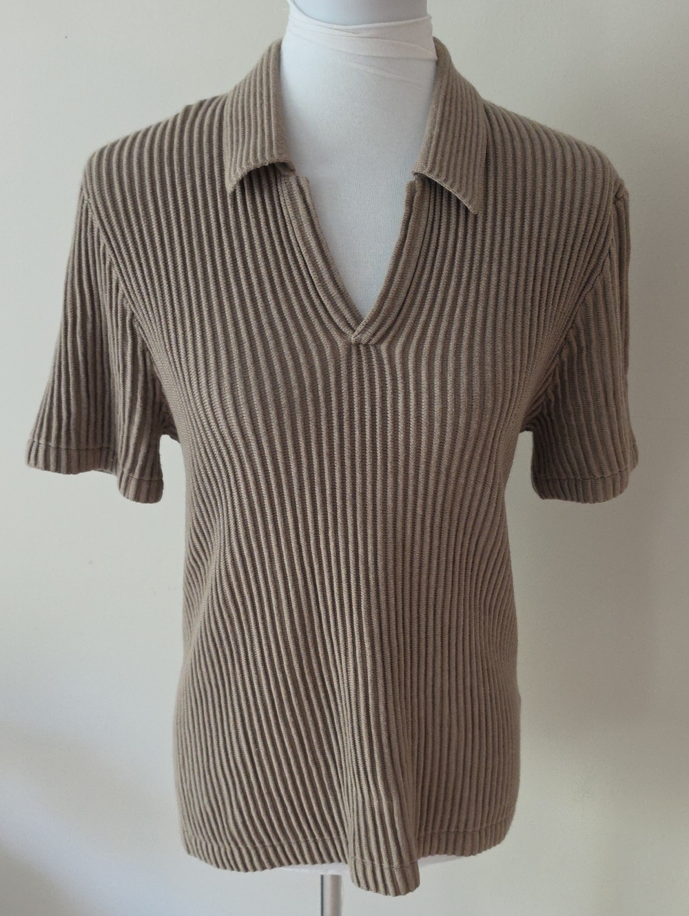 Abercrombie & Fitch Ribbed Polo V-Neck Short Sleeve Top - Taupe